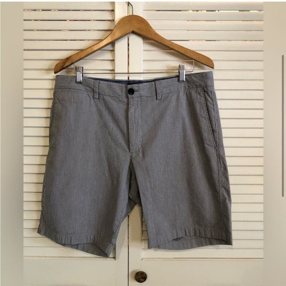 Men’s Banana Republic Aiden Shorts in Blue Stripe - Picture 2 of 4